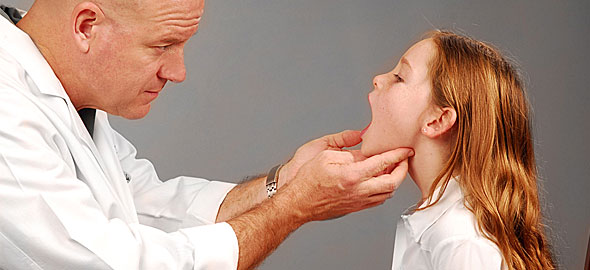 Αμυγδαλές και κρεατάκια:Πότε να εγχειριστεί το παιδί