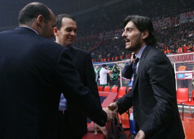 Ο Ολυμπιακός ζητάει τα συμβόλαια του Παναθηναϊκού