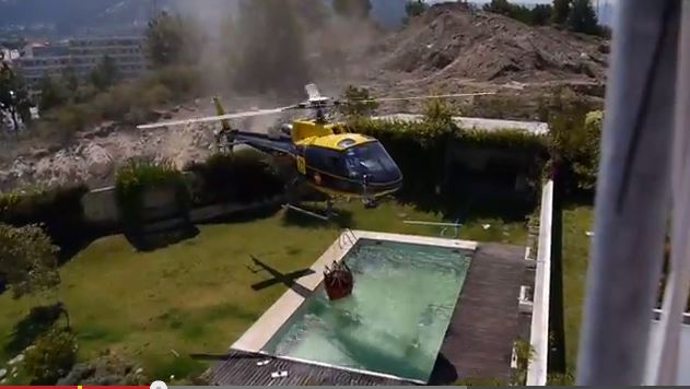 ΒΙΝΤΕΟ- Ανεφοδιάζεται σε… πισίνα