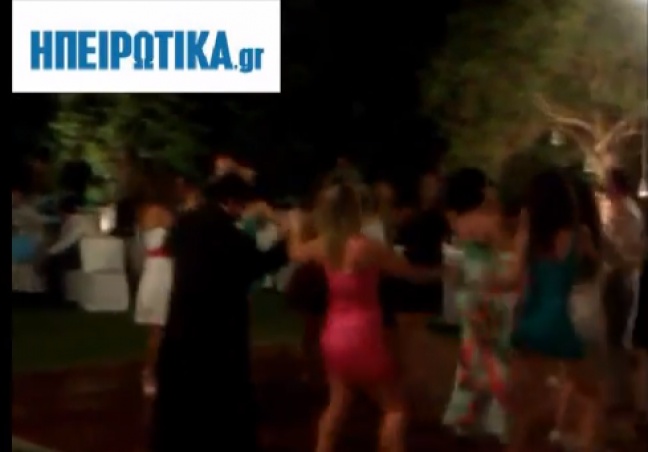 ΒΙΝΤΕΟ-Ιερέας χορεύει «Δε σου κάνω τον Άγιο»