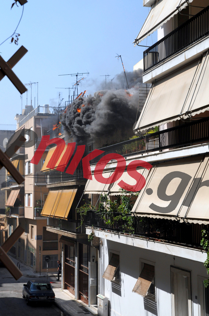 ΦΩΤΟ-Η φωτιά στα Πατήσια