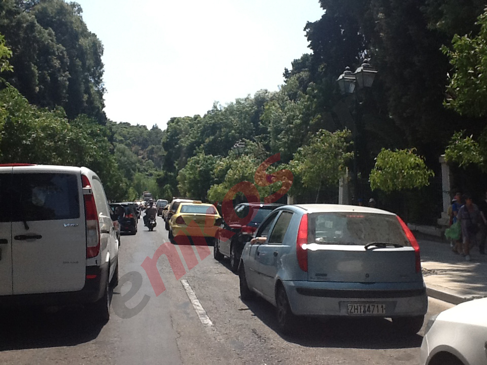 Μποτιλιάρισμα και στο… Μαξίμου