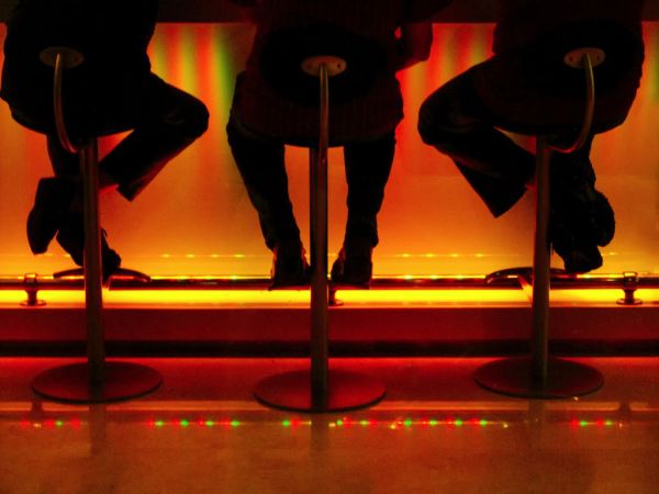 Έπεσε νεκρός μέσα στο μπαρ