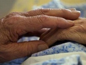 Έδεσαν και φίμωσαν παράλυτη 72χρονη