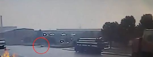 Βίντεο-Τον σκότωσε ο κεραυνός