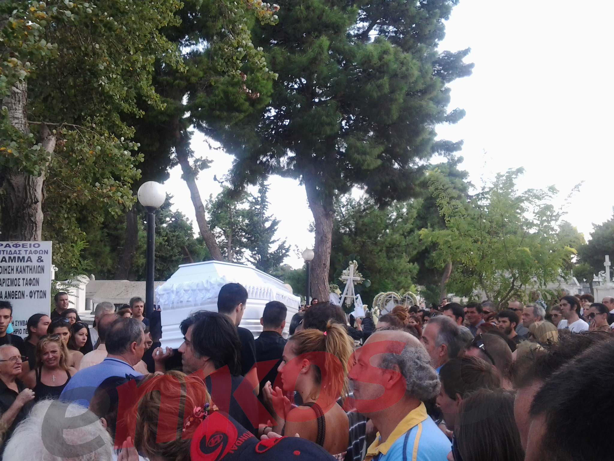 ΦΩΤΟ-Η κηδεία του 19χρονου