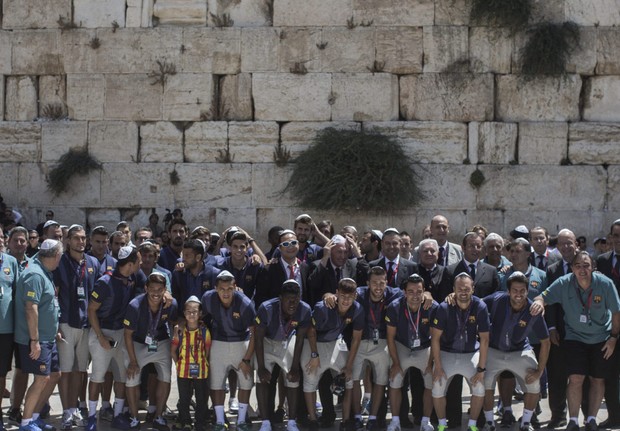 ΦΩΤΟ-Στο «Τείχος των Δακρύων» η Μπαρτσελόνα