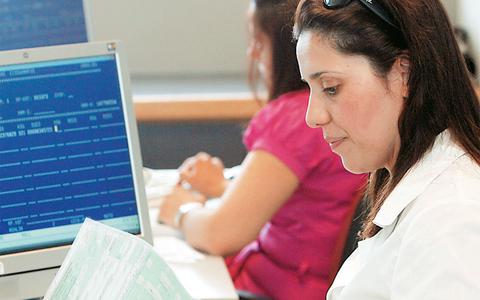 «Κόλλησαν» 700.000 δηλώσεις