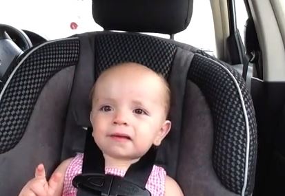 BINTEO-Eίναι 20 μηνών και τραγουδάει… Presley