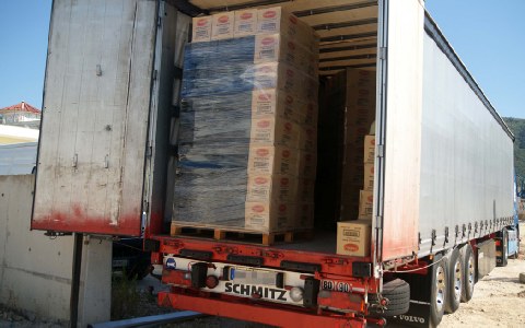 Νταλίκα μετέφερε 500.000 λαθραία τσιγάρα