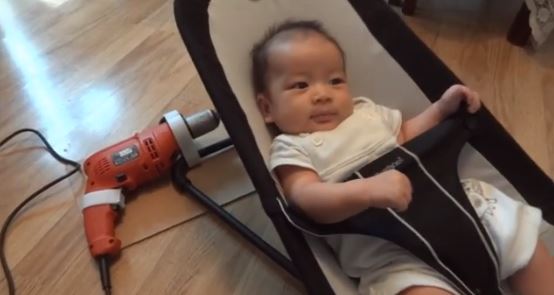 ΒΙΝΤΕΟ-Κούνια που τον κούναγε