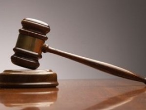 Εισαγγελέας για τις πέτρες και τα ρόπαλα