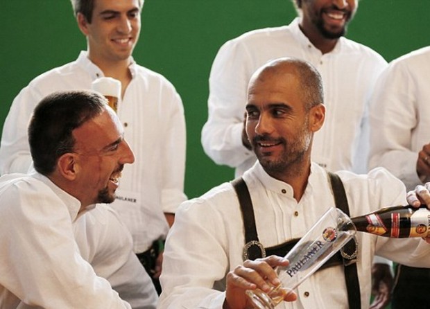 ΦΩΤΟ- Μεγάλος «πότης» ο Γκουαρδιόλα