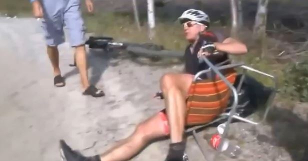 ΒΙΝΤΕΟ-Τον έπιασε…κράμπα την ώρα της συνέντευξης