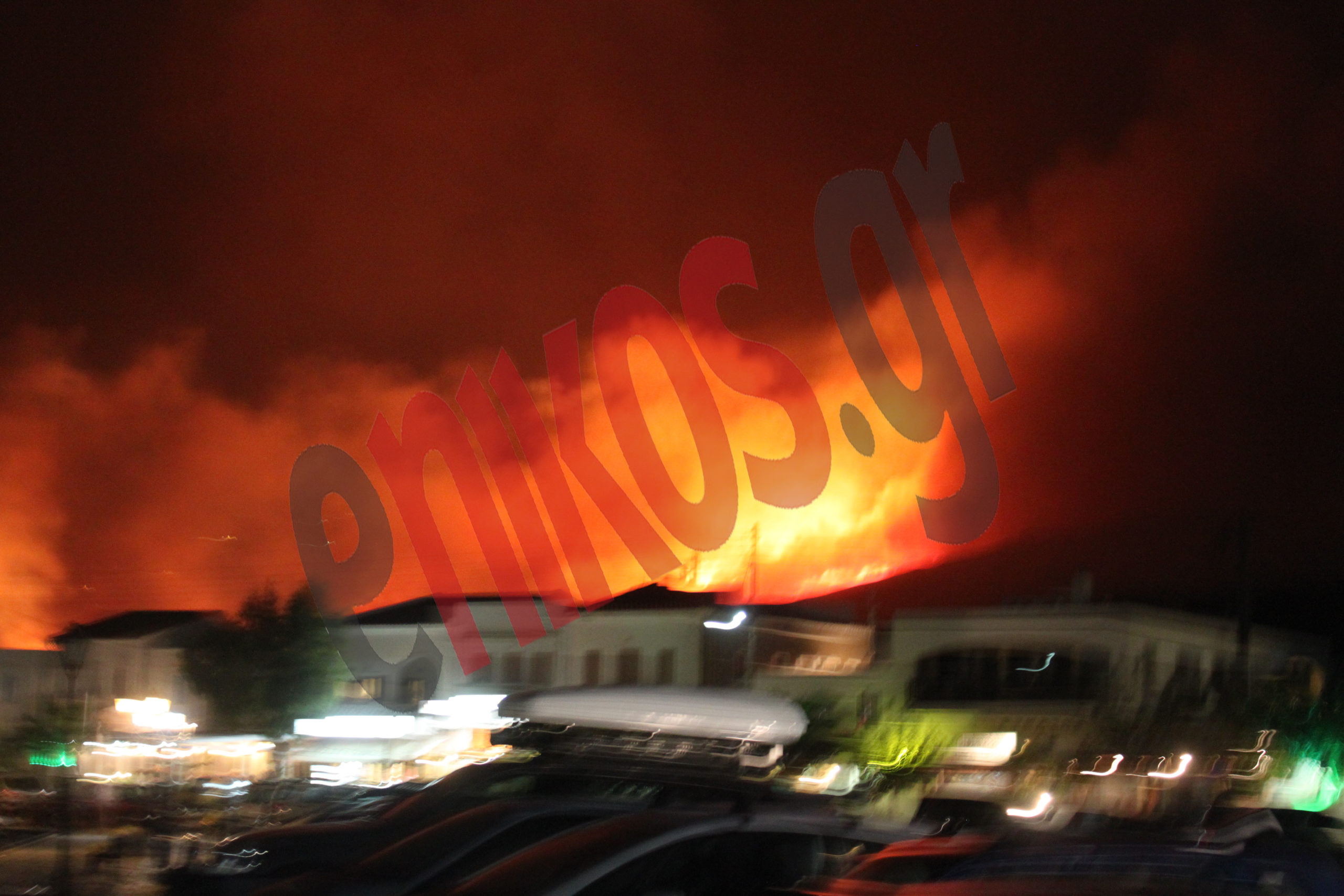 Σε εξέλιξη η φωτιά στην Άνδρο