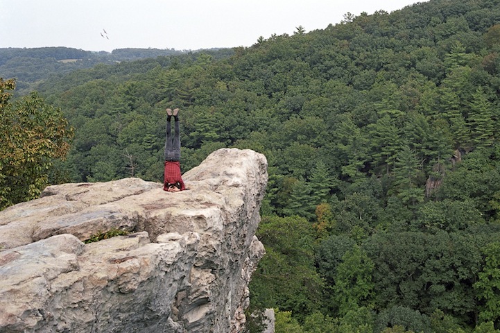 Φωτογραφίζεται… ανάποδα