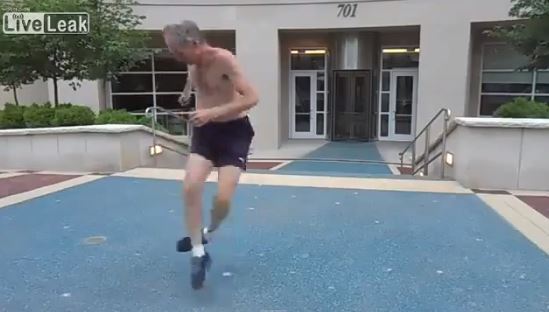 Ο παππούς που “μιλάει” στην μπάλα