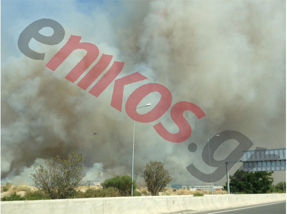 ΦΩΤΟ-Μια “ανάσα” από την Εθνική η φωτιά