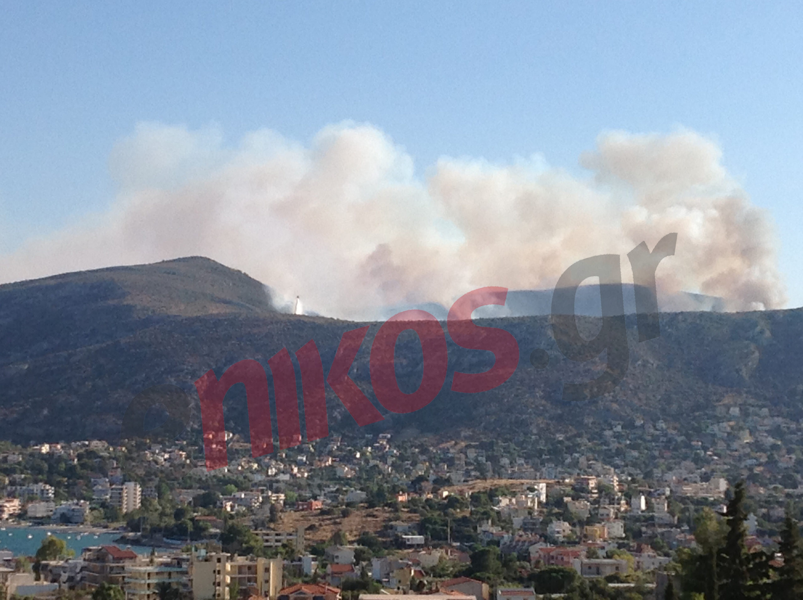 ΦΩΤΟ-Ρίψη νερού από ελικόπτερο