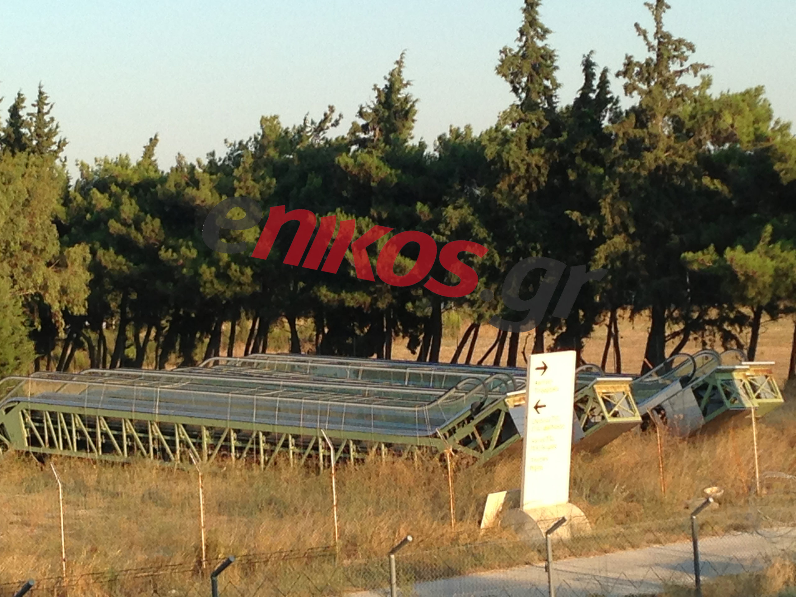 Κυλιόμενες σκάλες σε … χωράφι