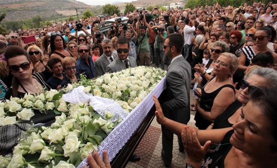 ΦΩΤΟ-Το τελευταίο αντίο στον Μιχάλη Ασλάνη