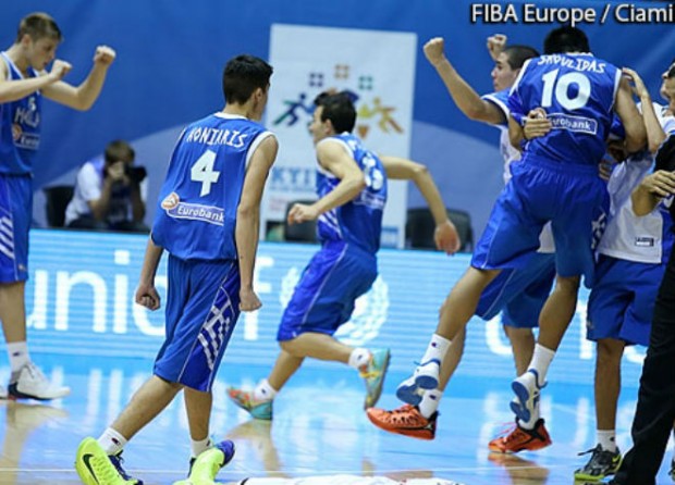 Χάλκινοι με “περίπατο” οι Παίδες