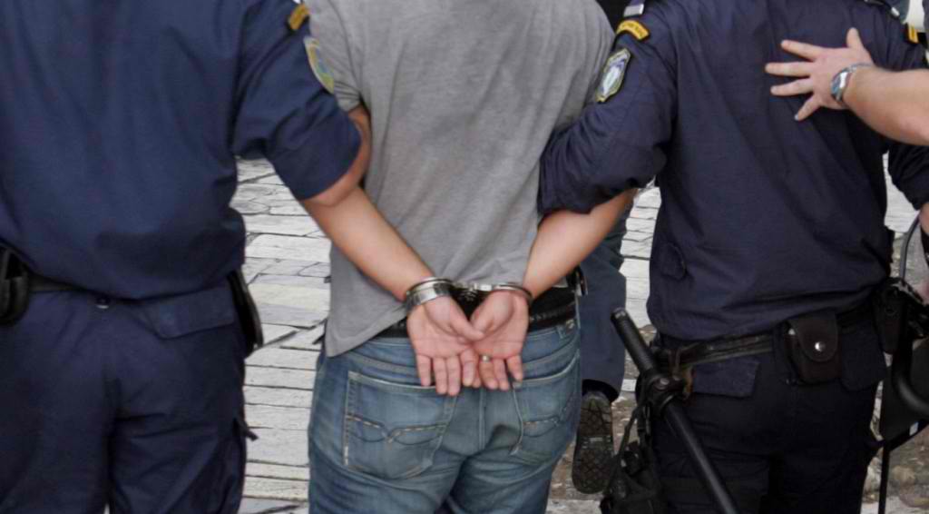 Σύλληψη 16χρονου για ληστεία