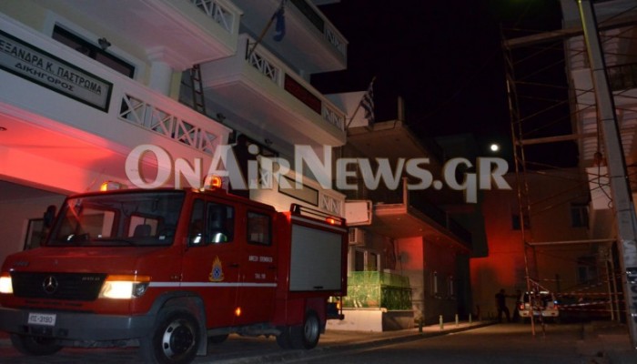 ΤΩΡΑ-Μολότοφ στα γραφεία της Χ.Α. στο Μεσολόγγι