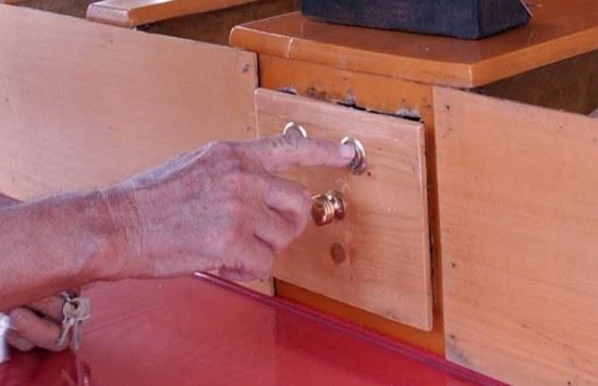 Έβαλαν κάμερα για να δουν ποιος κλέβει το παγκάρι