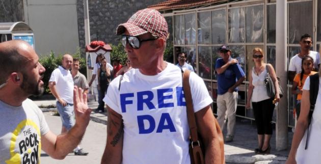 Η επιστροφή του Λάκη Γαβαλά