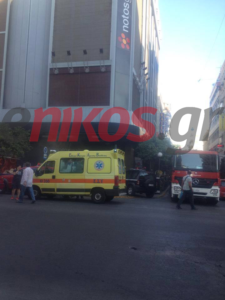 ΦΩΤΟ- Από την πυρκαγιά στο πολυκατάστημα