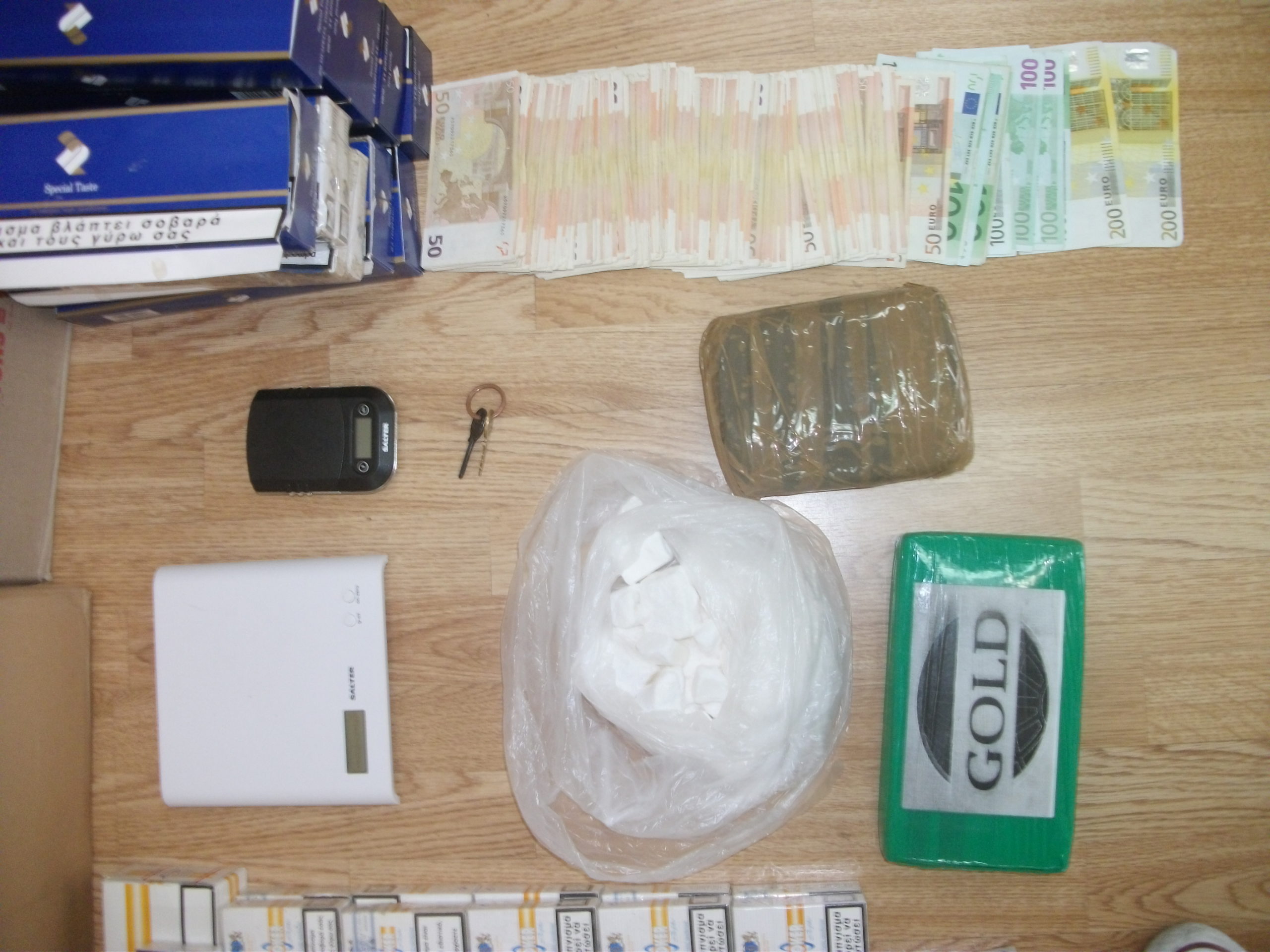 Συνέλαβαν διακινητές κοκαΐνης και λαθραίων τσιγάρων