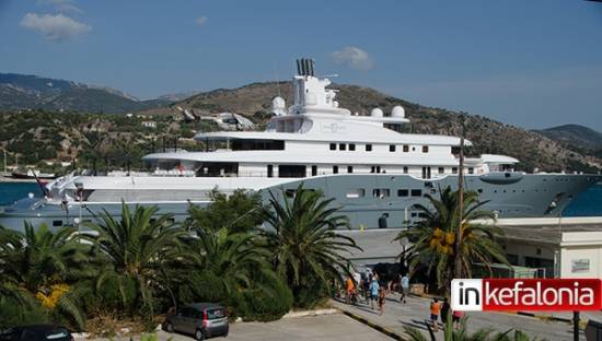 ΦΩΤΟ-Ένα πλωτό παλάτι στο Αργοστόλι