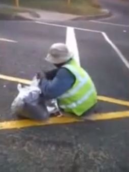 ΒΙΝΤΕΟ-Ο πιο απατεώνας ζητιάνος