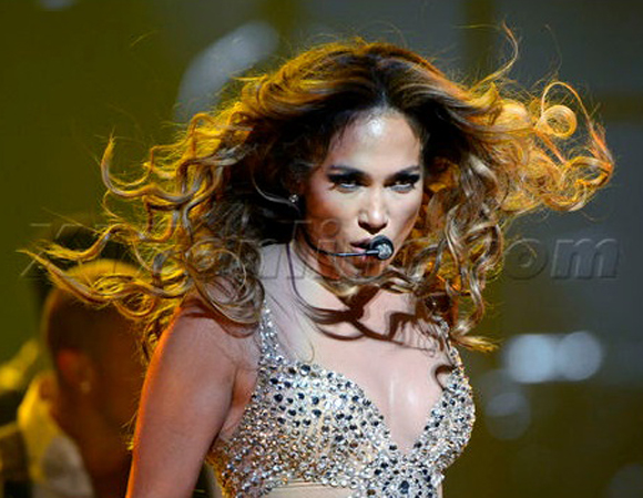 13,5 εκατ. ευρώ στα πόδια της JLo