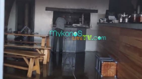 ΒΙΝΤΕΟ-Φωτιά στη Μύκονο
