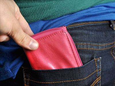 Έκλεψε πορτοφόλι με… 30 ευρώ