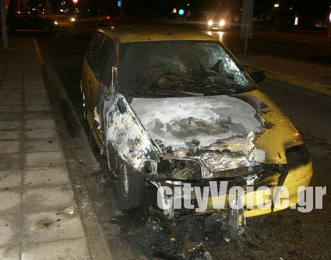 Αγρίνιο: Ι.Χ. τυλίχθηκε στις φλόγες