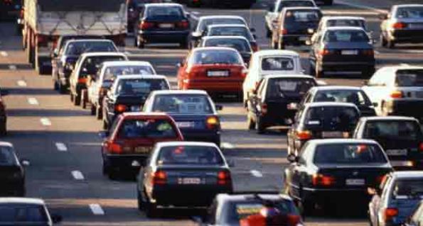 Μετ’ εμποδίων η κυκλοφορία προς το Αιγίνιο