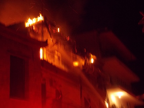 ΒΙΝΤΕΟ-Κάηκε σπίτι στο Αγρίνιο