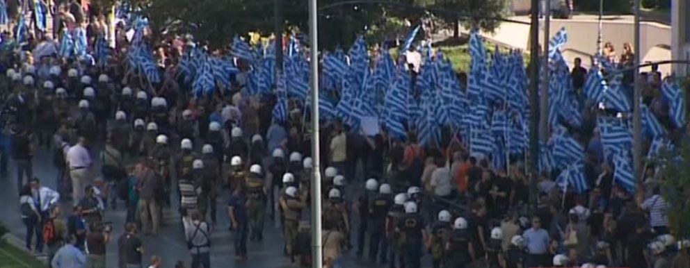 ΤΩΡΑ-ΜΑΤ απομακρύνουν τους υποστηρικτές της Χ.Α