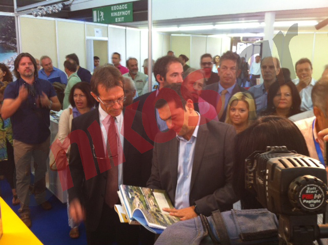 ΦΩΤΟ-Η ξενάγηση του Τσίπρα στη ΔΕΘ