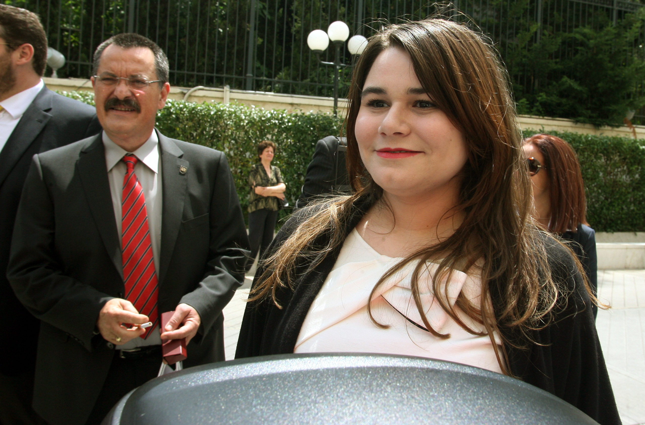 Η κόρη του Μιχαλολιάκου γράφει