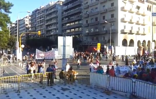 ΒΙΝΤΕΟ-Συγκεντρώνονται οι διαδηλωτές στη Θεσσαλονίκη