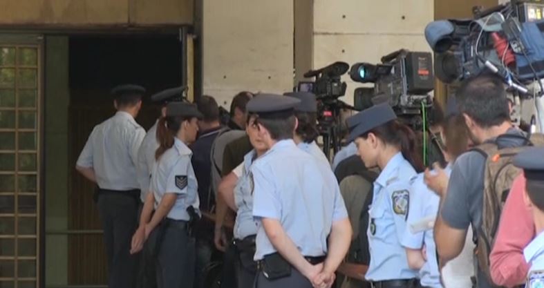 Από λεπτό σε λεπτό η μεταγωγή των υπολοίπων συλληφθέντων