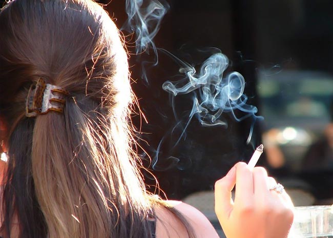 Δεν τους έπεισαν οι αντικαπνιστικές εικόνες