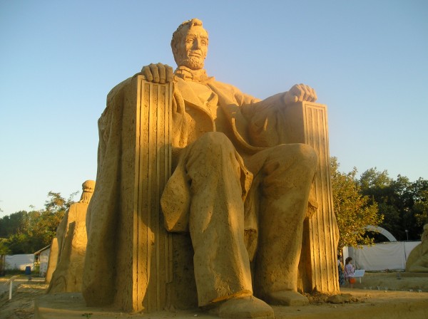 Γλυπτά από άμμο σε πάρκο