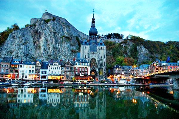 Dinant: Η «κωμόπολη των βράχων»