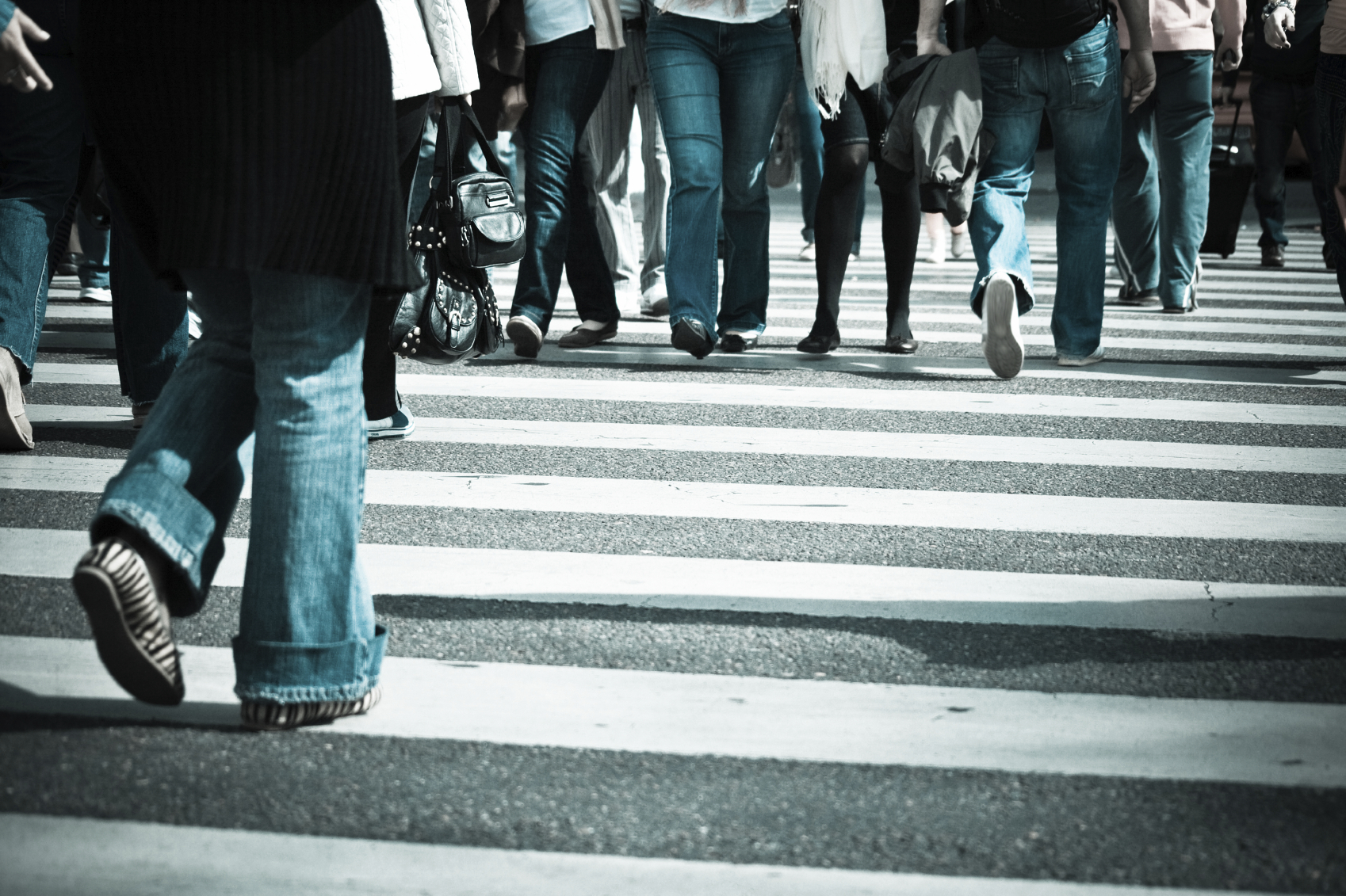 Έρευνα Bloomberg: Απομακρύνεται η χρεωκοπία