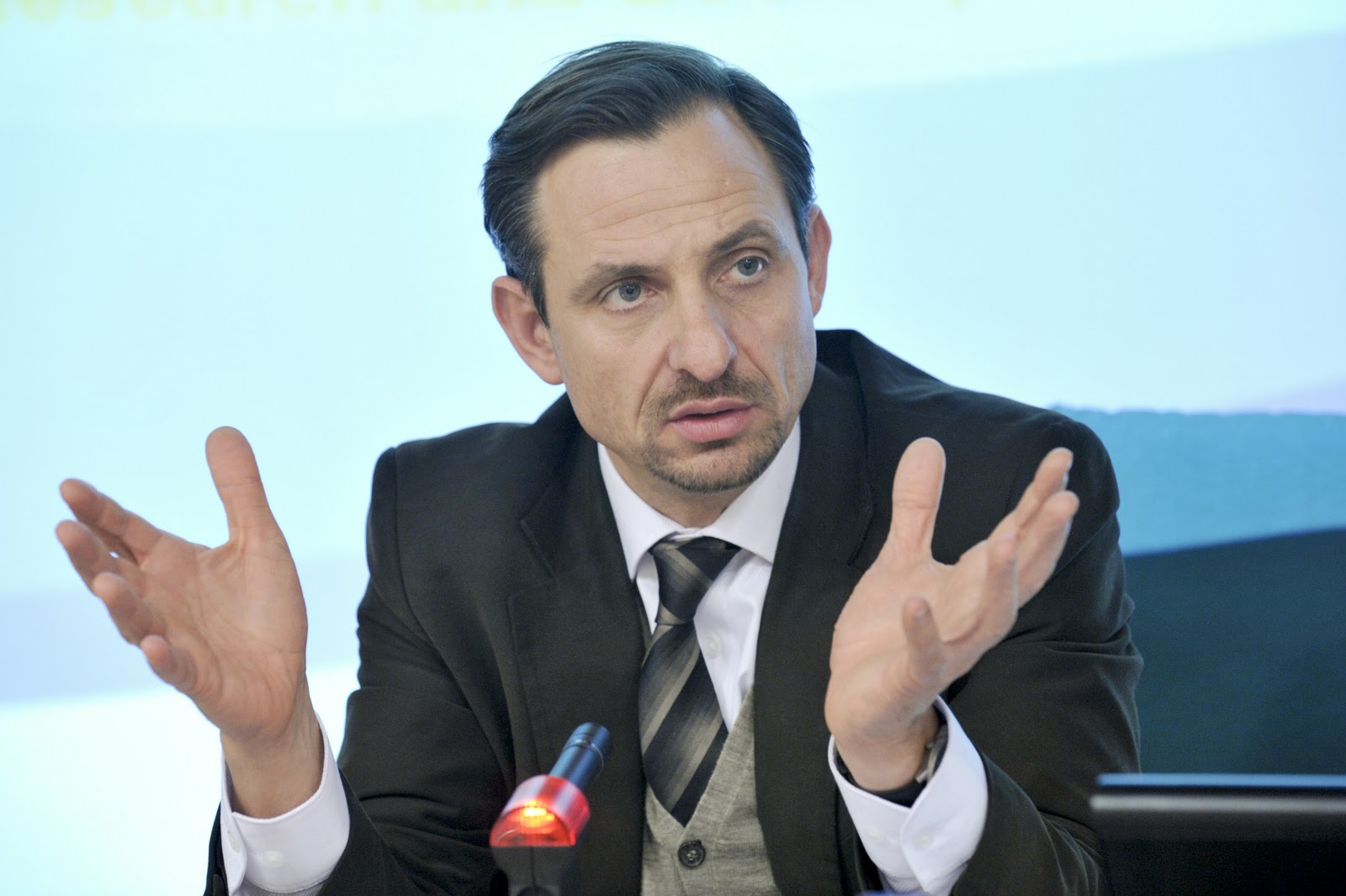 Χατζημαρκάκης: Επίδομα ανεργίας για τους εποχικούς